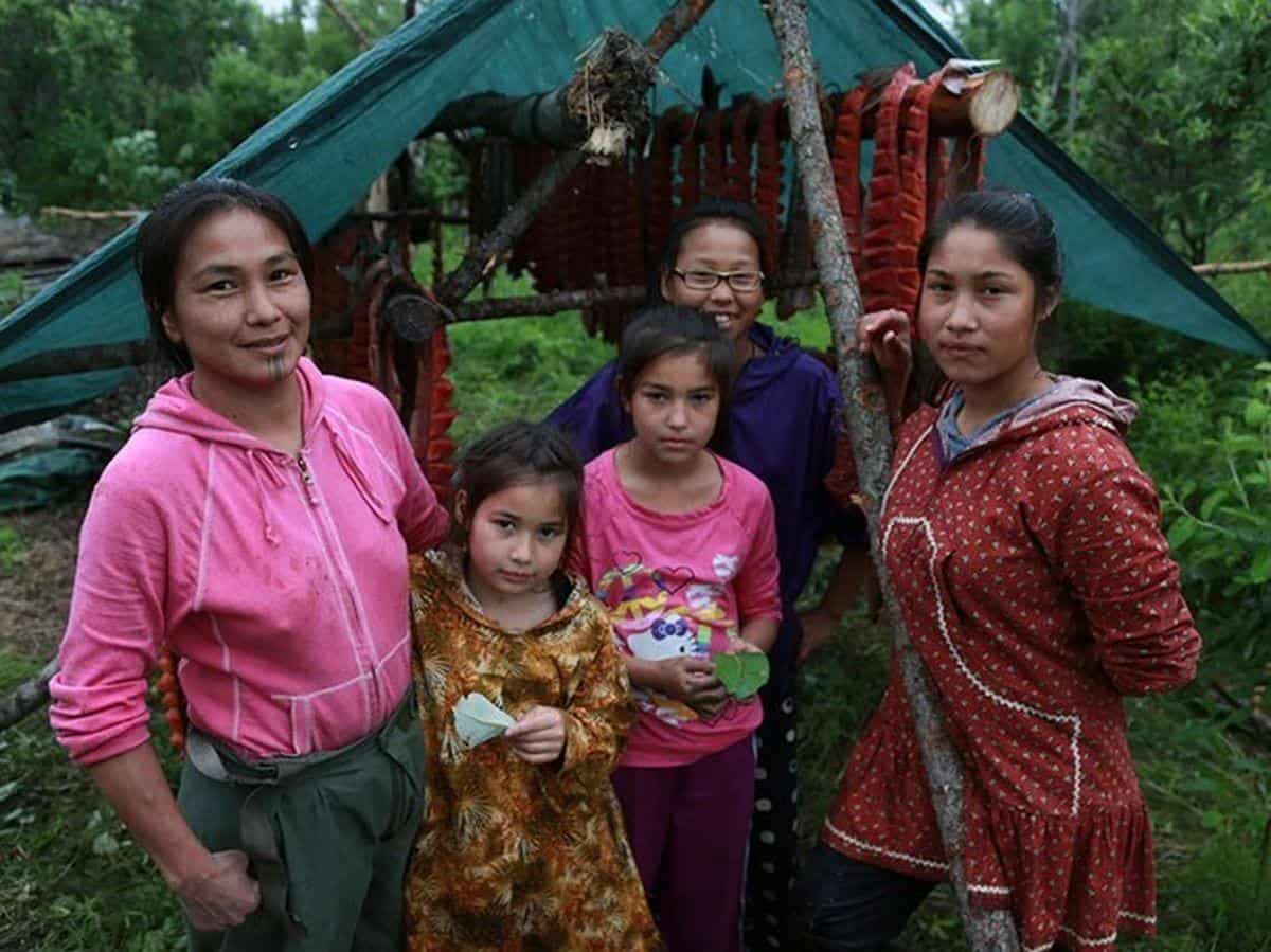 Image of Agnes Hailstone with her kids