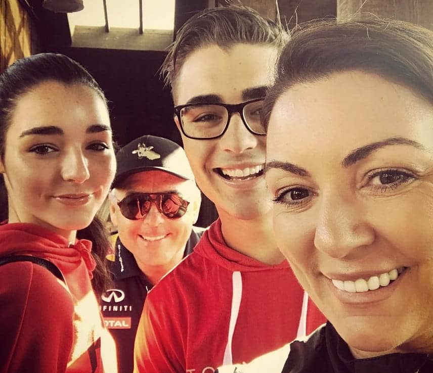 Image of Indiana Massara with her parents and brother