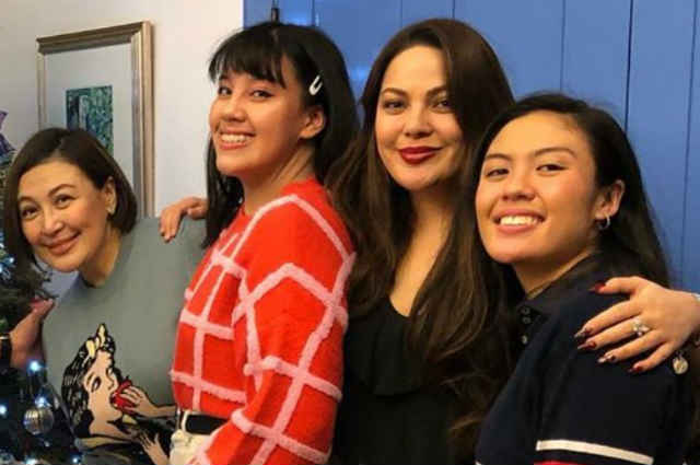 Image of KC Concepcion with her mother, Sharon Cuneta, and her sisters, Gabrielle and Chloe Concepcion