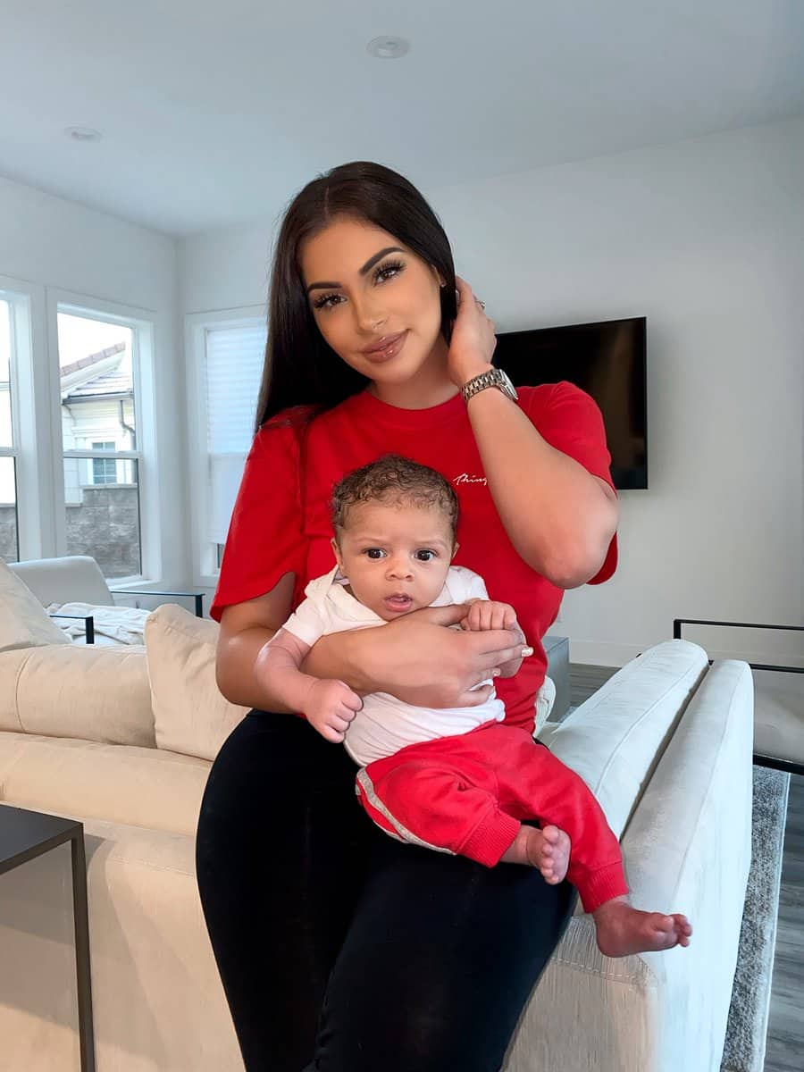 Image of Nazanin Kavari with her son