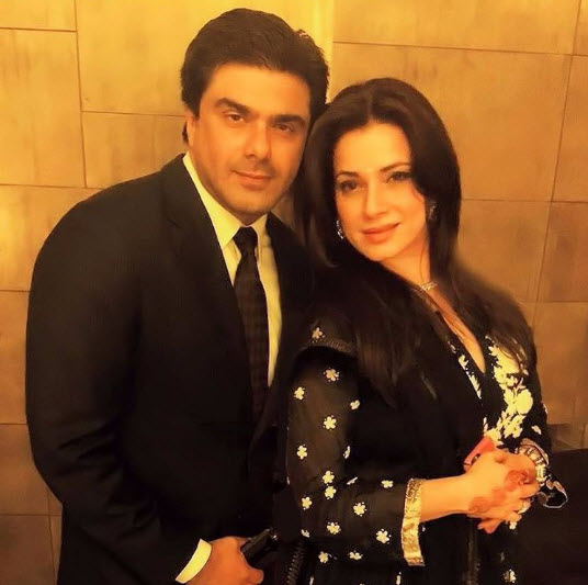 Image of Neelam Kothari with her husband, Samir Soni