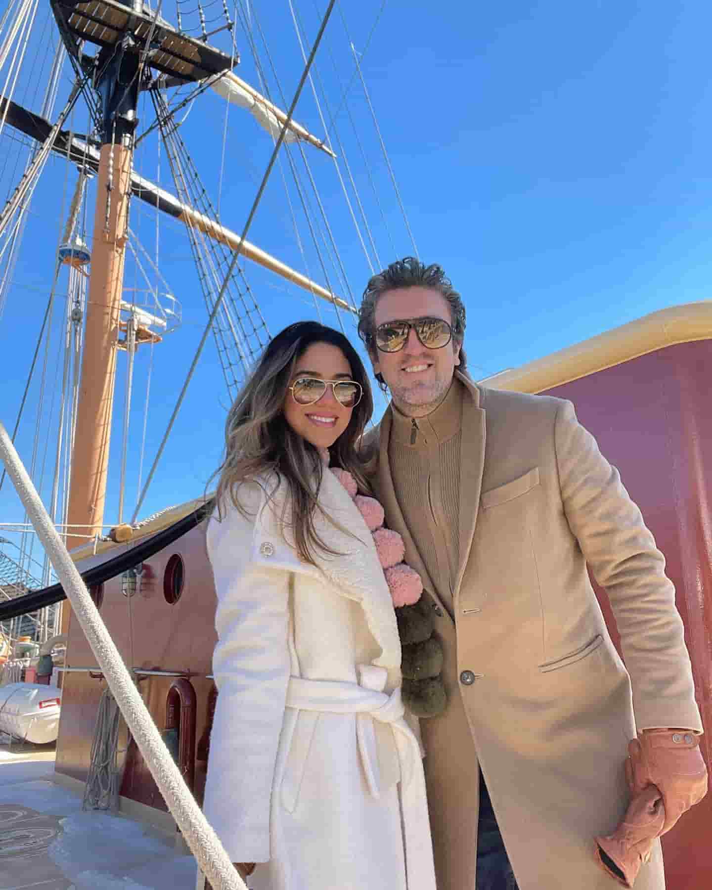 Image of Tania Leal with her husband, Axel Gracias