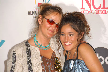 Image of Q'Orianka Kilcher with her mom, Saskia Kilcher