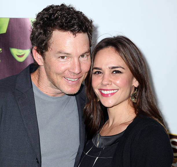 Image of Shawn Hatosy with his wife Kelly Albanese